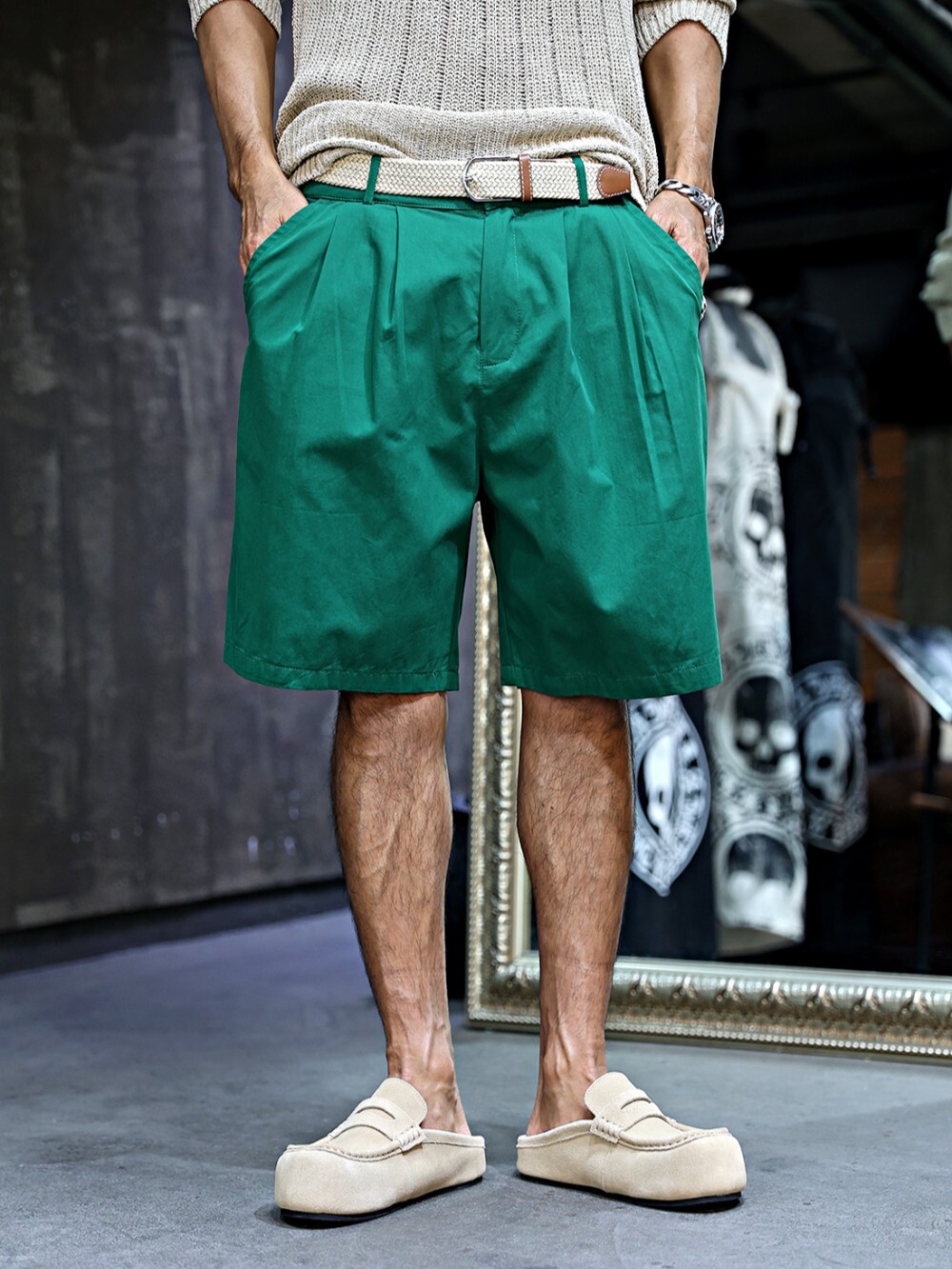 Pleated Bermuda shorts with partial hem