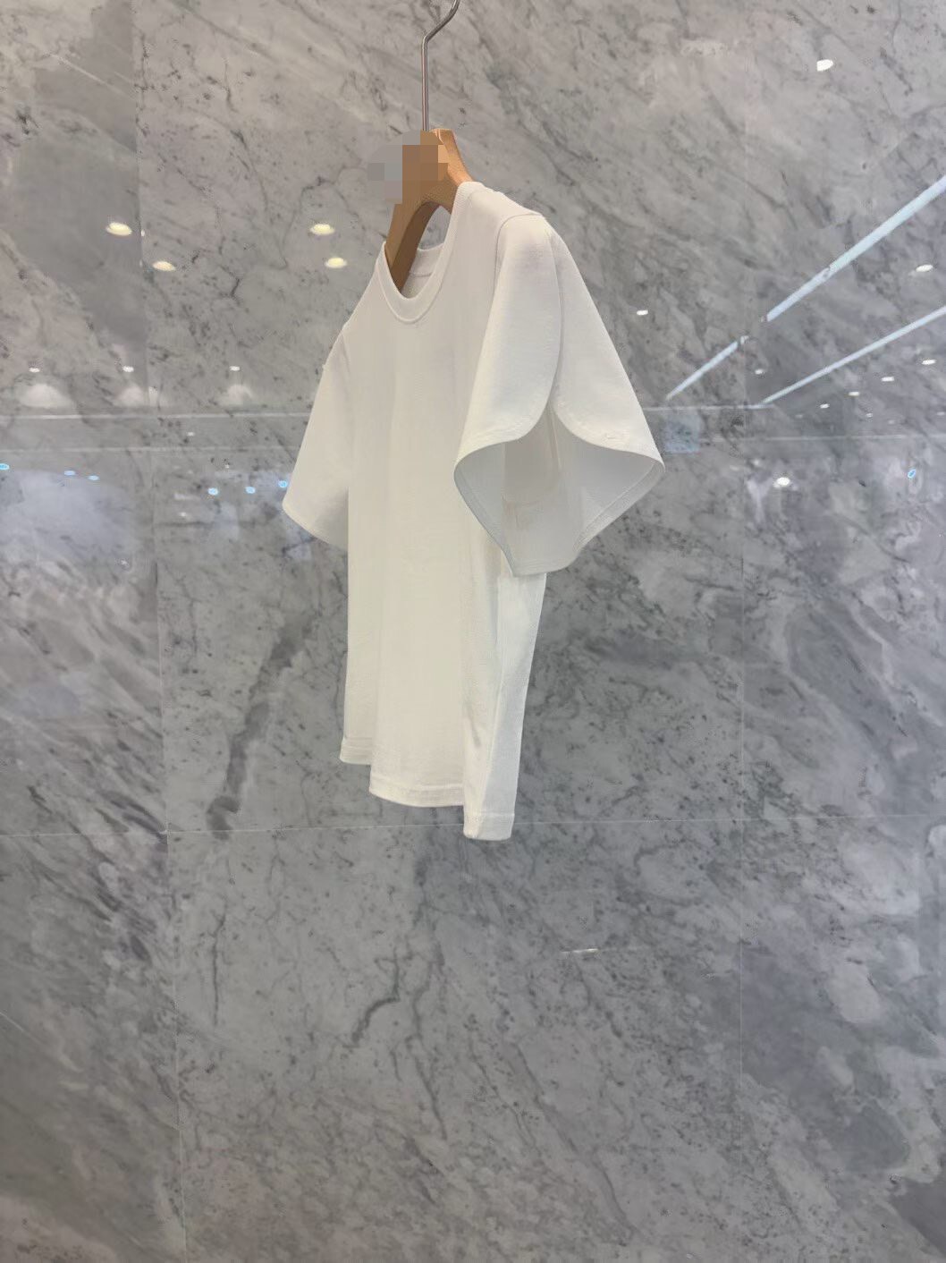 白色花苞袖素面t
