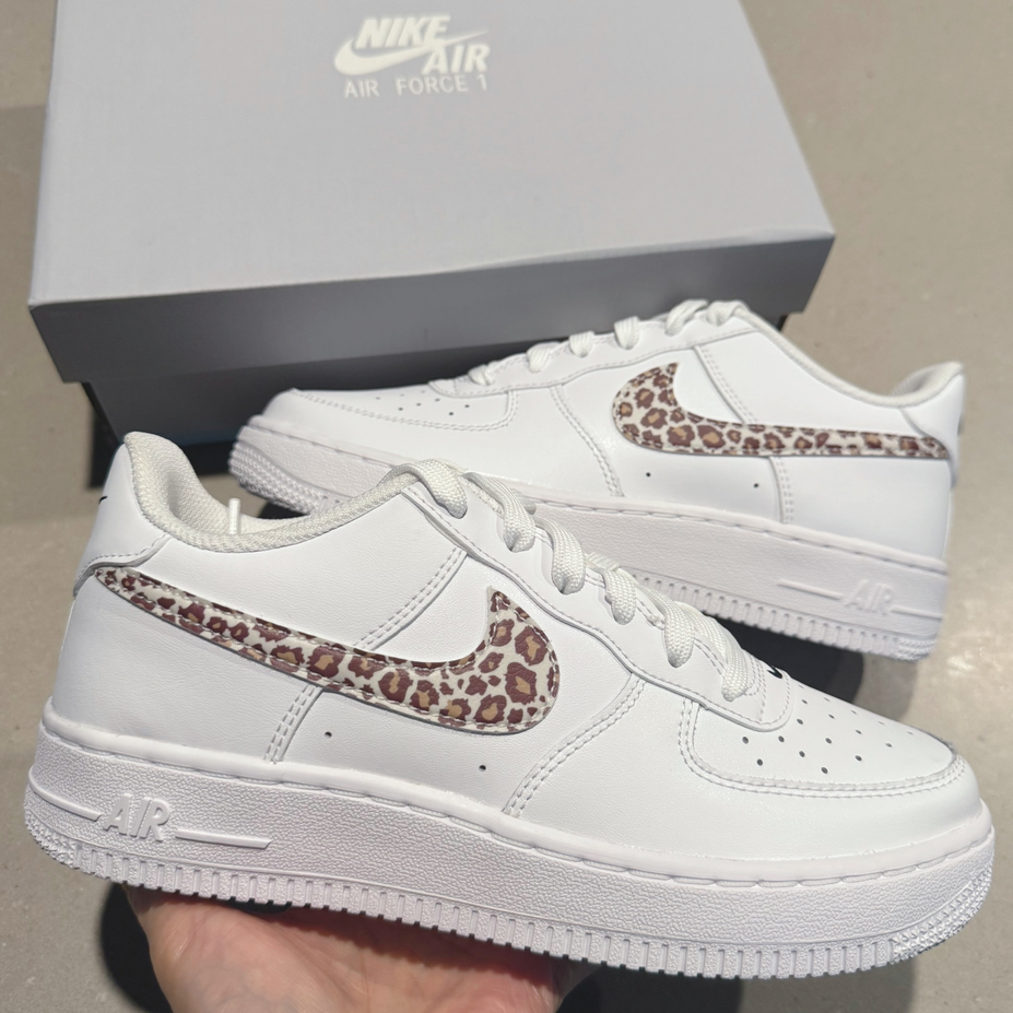 【預訂】 NIKE AIR FORCE 1 全白豹紋剔-GS
