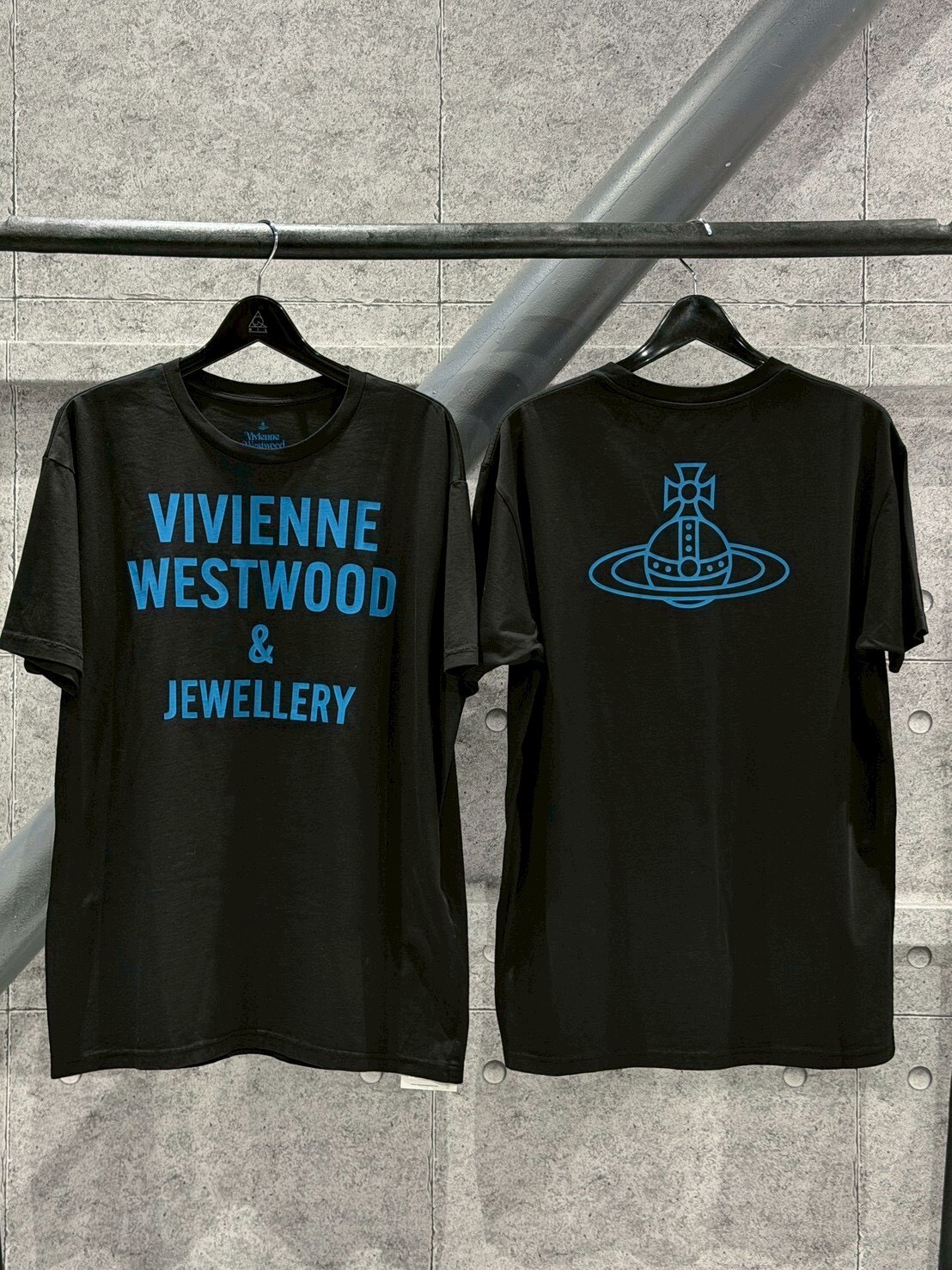 Vivienne Westwood 國外展場限定 黑藍土星Logo短袖