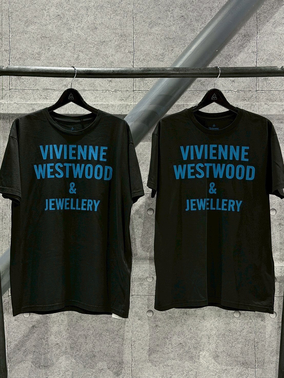 Vivienne Westwood 國外展場限定 黑藍土星Logo短袖