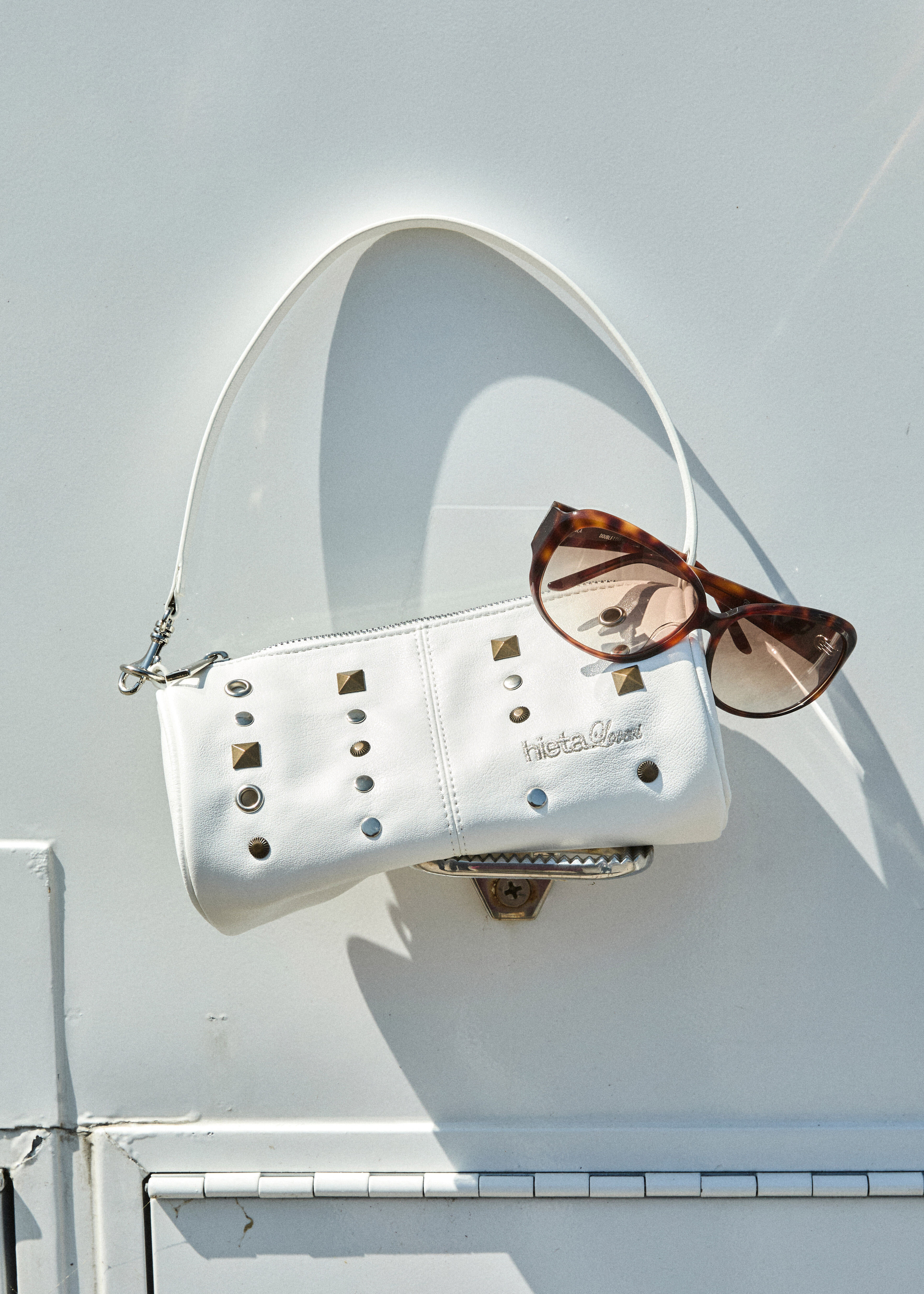 HIETA Isla Bag (With Sunglass)