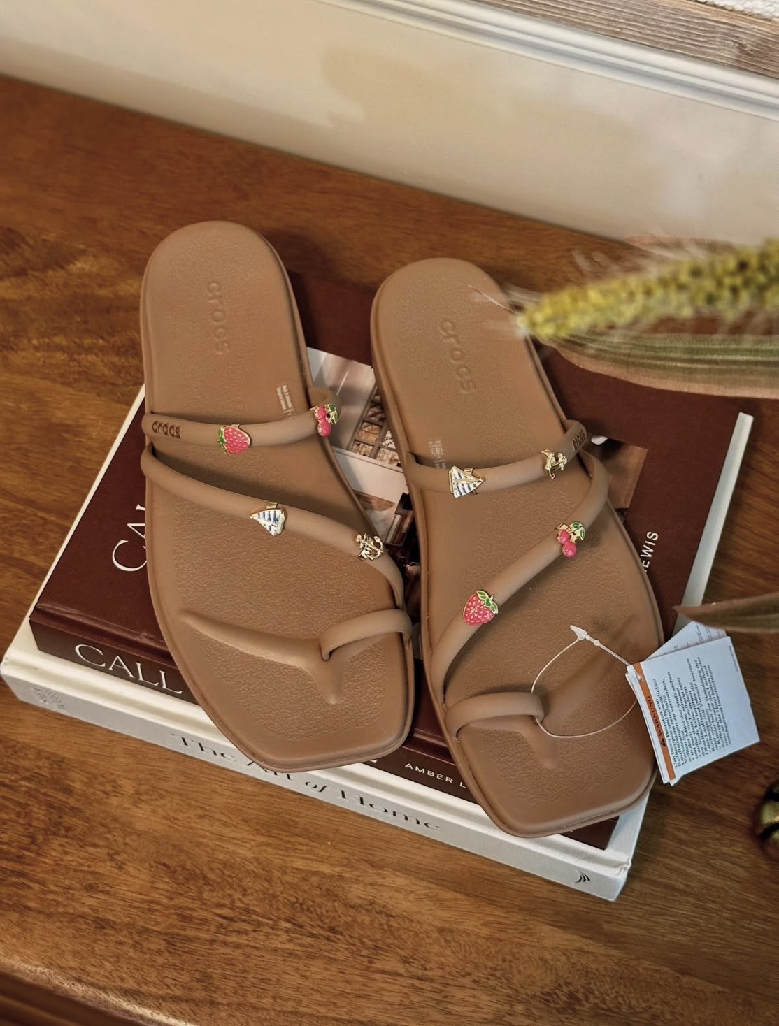 〈脆上爆紅鞋🔥〉Crocs 趾環涼鞋 黑 白 咖