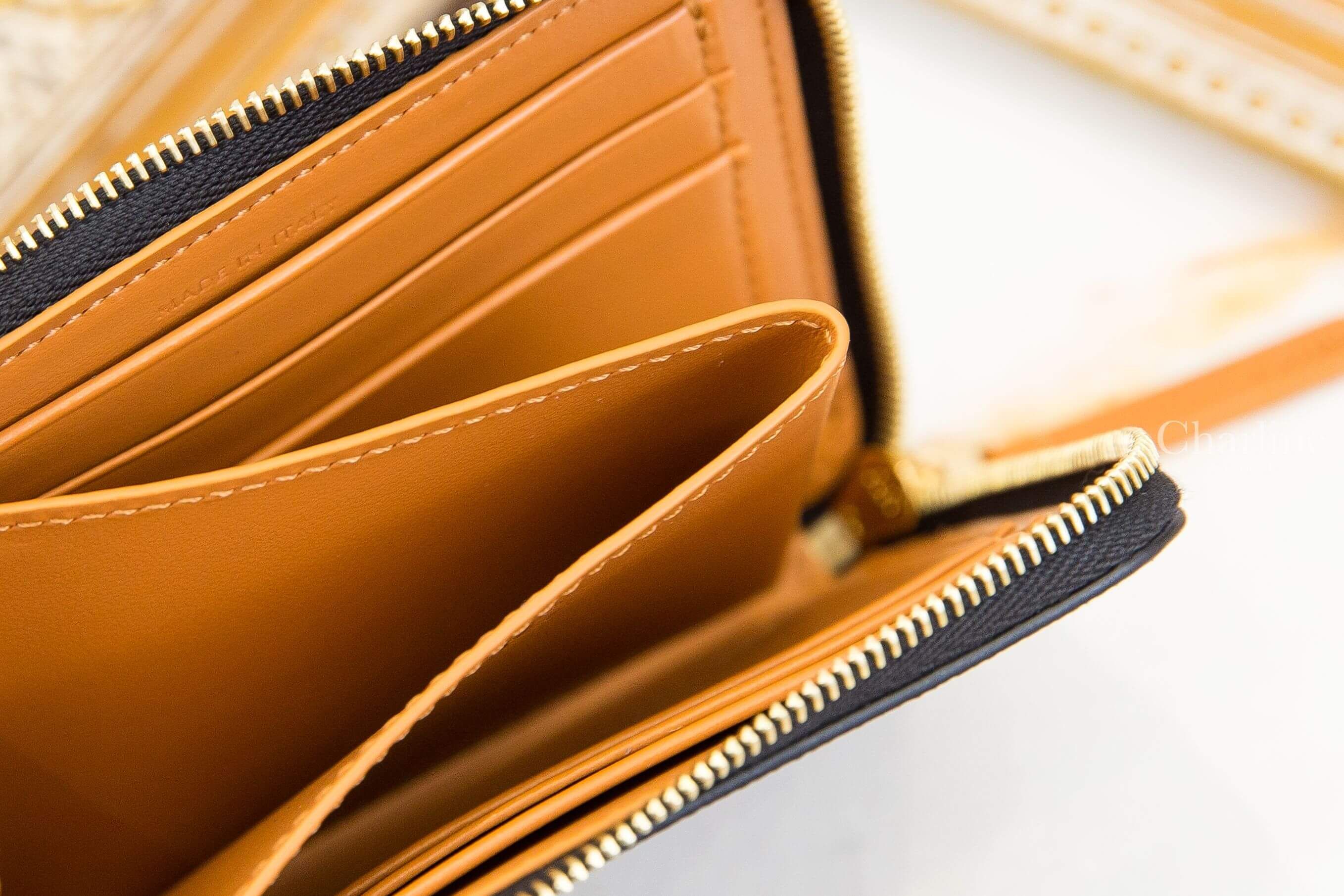 Celine Flat Zipped Wallet Triomphe Stamp In Triomphe Canvas And Calfskin 棕褐色凱旋門老花帆布拼咖啡色小牛皮拉鍊方形零錢包-Charline Boutique 精品代購