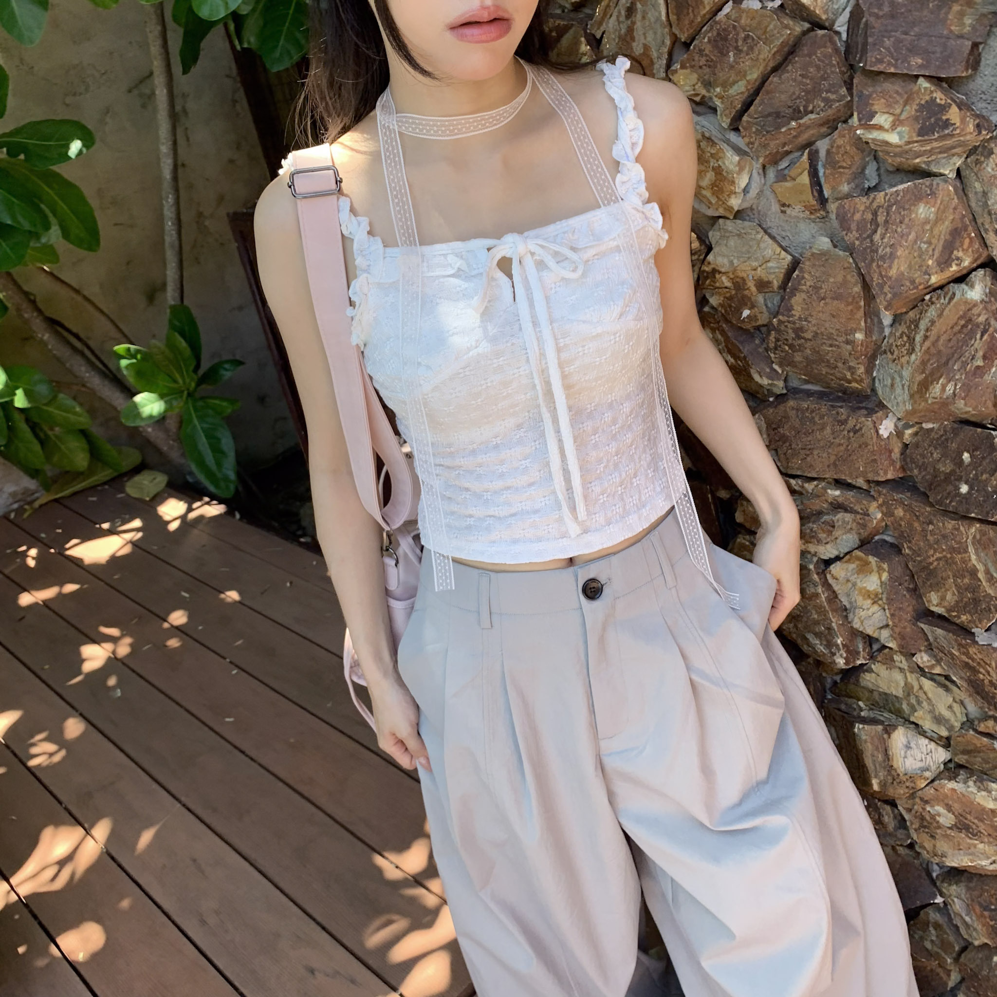 ISA_近看更迷人! 蕾絲緹花收腰綁帶背心_65117