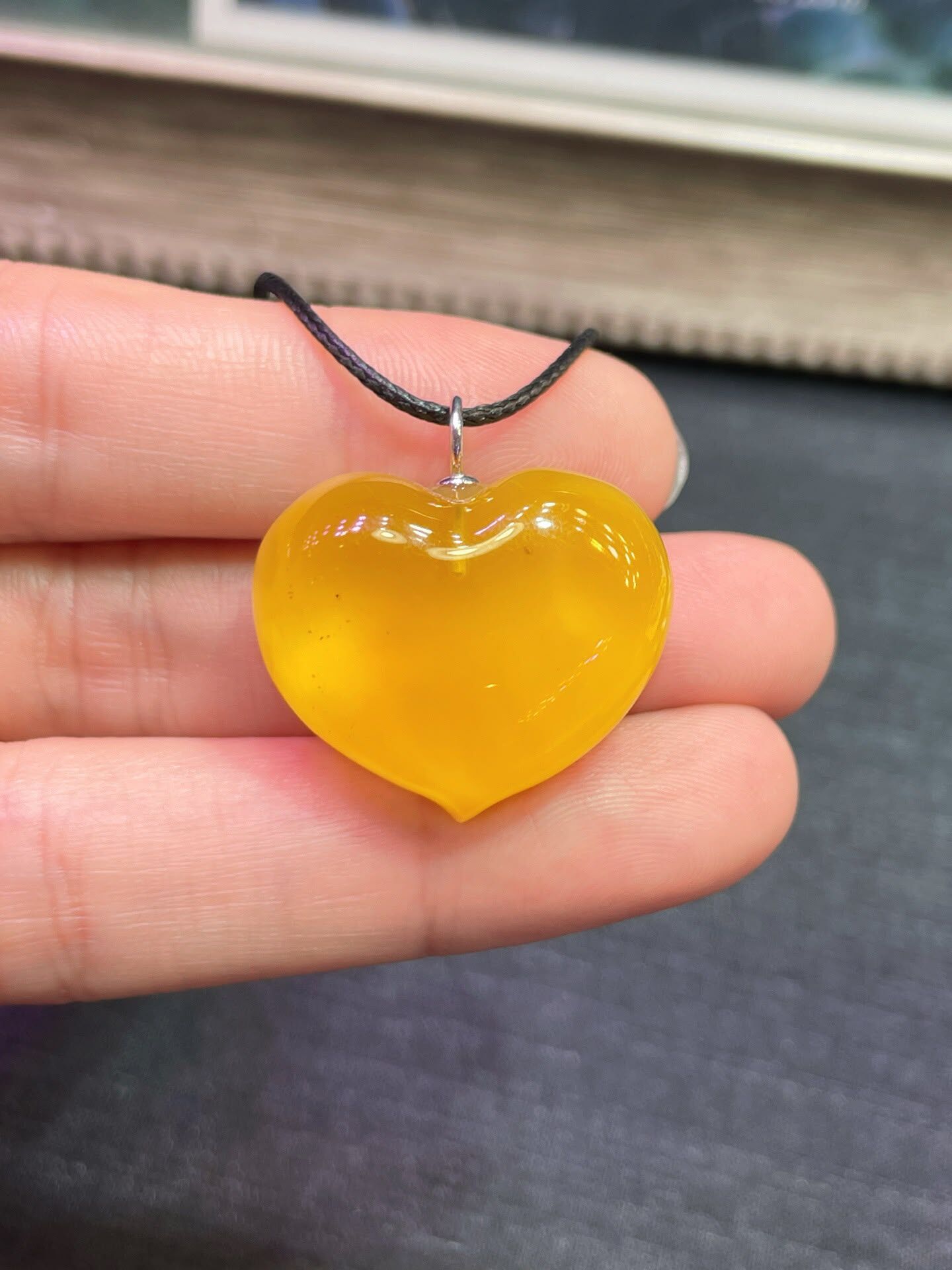 0628BA08-BALTICAMBER-RING-菠蘿的海，原皮蜜蠟，心形吊墜頸鏈 [背後原石皮紋，S925銀扣頭鑲嵌] (A8)