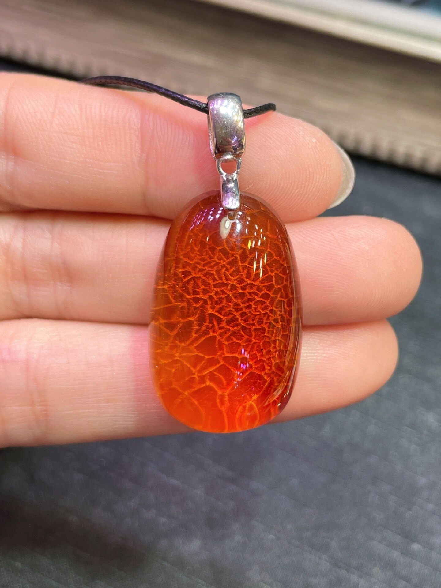 0628BA09-BALTICAMBER-RING-天然波羅的海，琥珀紅皮吊墜，珀成色美 [背後原石皮紋，S925銀扣頭鑲嵌] (A9)