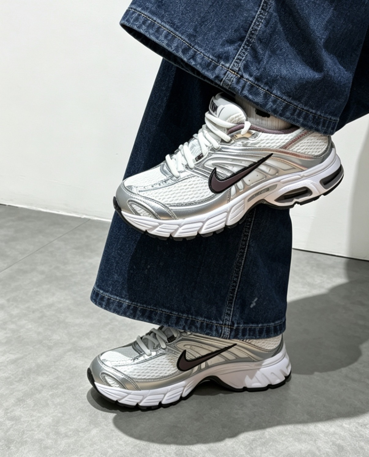 女鞋 NIKE W AIR MAX MOTO 2K 白銀棕 復古 透氣 緩震 氣墊 運動 休閒鞋【HQ2056-109】