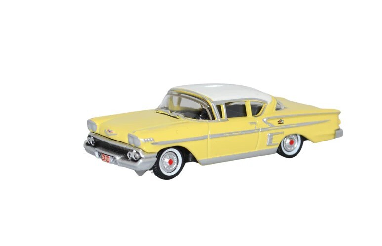 Oxford 87CIS58002 1:87 1958 年雪佛蘭 Impala 運動轎跑車（殖民地奶油色/雪峰白）