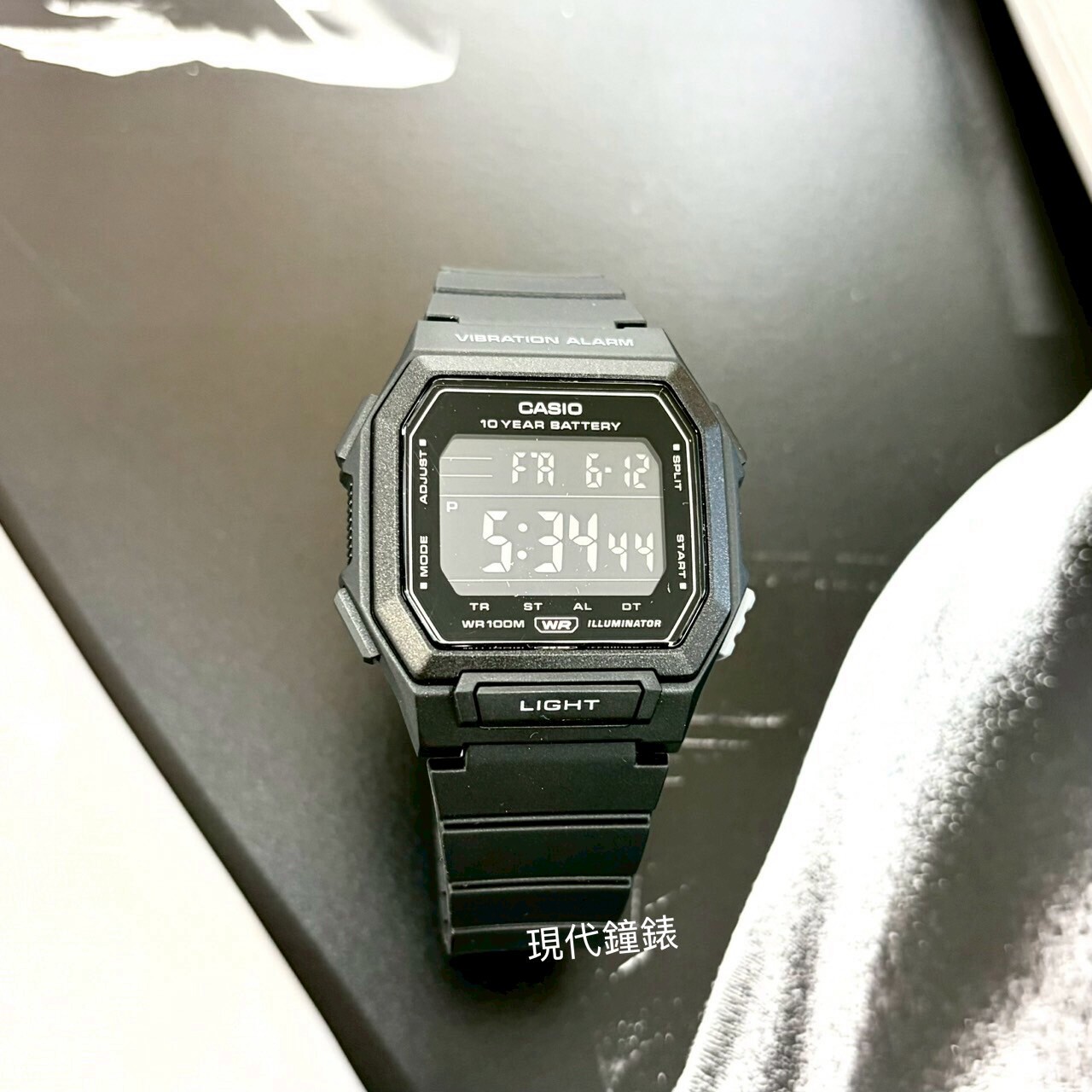 【CASIO 卡西歐】震動鬧鈴方形電子錶 W-738H-1B 42.8mm  現代鐘錶