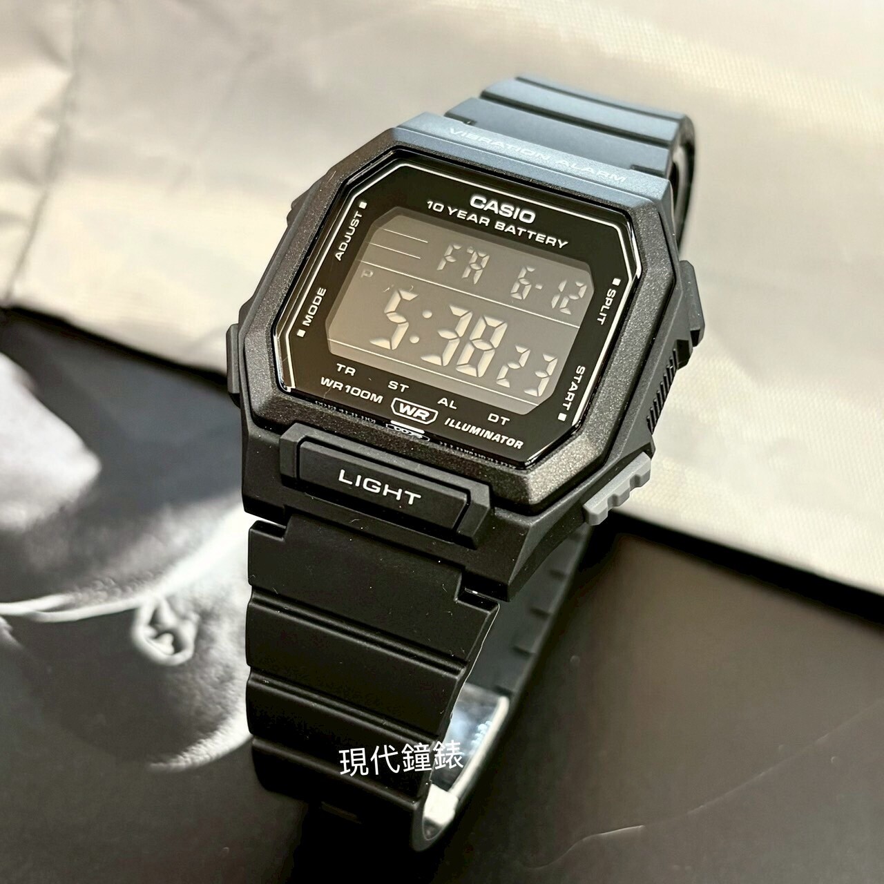 【CASIO 卡西歐】震動鬧鈴方形電子錶 W-738H-1B 42.8mm  現代鐘錶