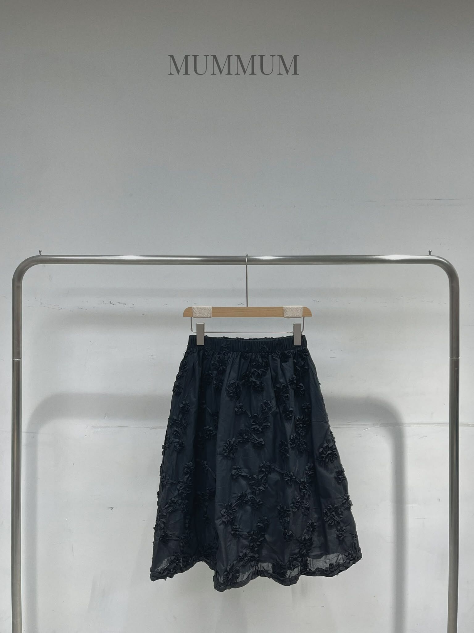 03794a/立體花摺痕半身裙 26-44/46/25