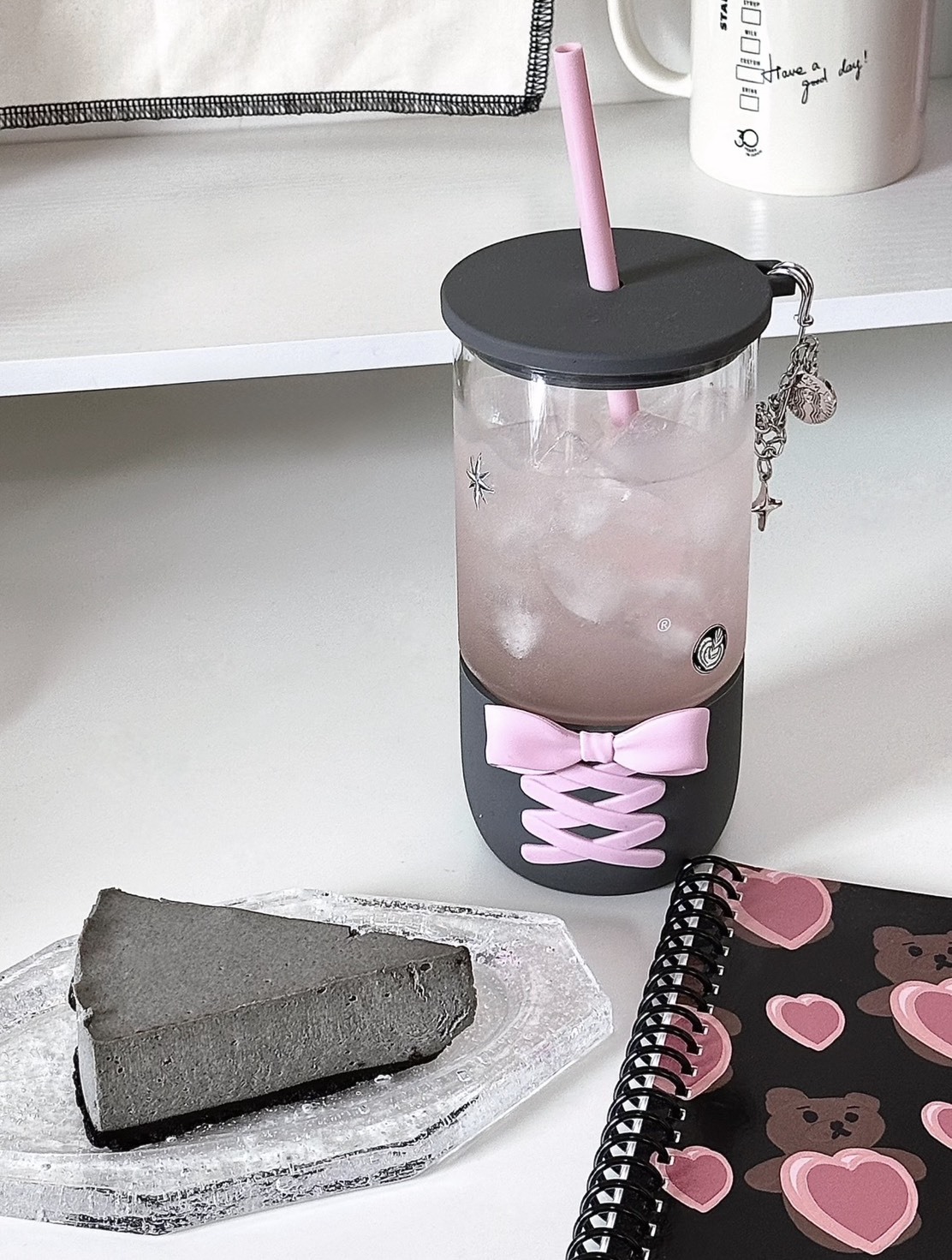 <最瘋搶新款>星巴克 Starbucks  2026 朋克芭蕾系列 蝴蝶結造型🎀 玻璃吸管杯 635ML