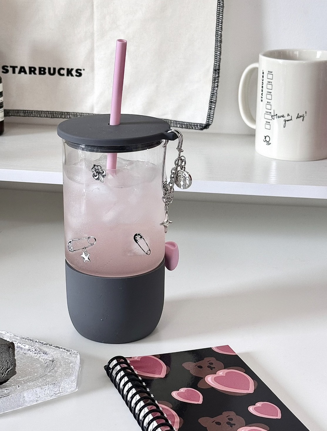 <最瘋搶新款>星巴克 Starbucks  2026 朋克芭蕾系列 蝴蝶結造型🎀 玻璃吸管杯 635ML