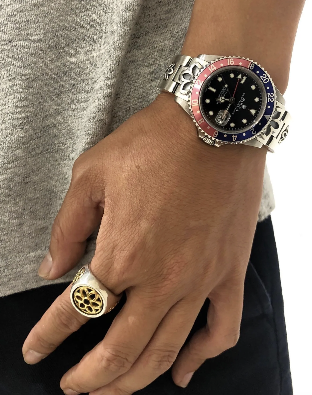 SWISS LINK WIDE WATCH BAND BRACELET W/ CUTOUT ROSETTE