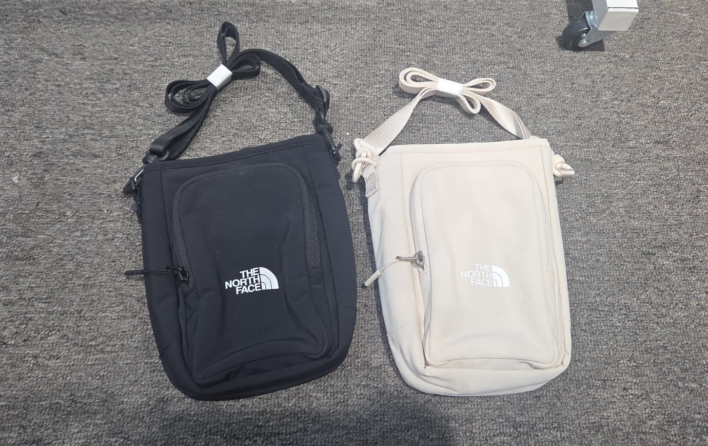 BY005 The North Face 隨身手機斜背包 21x16cm