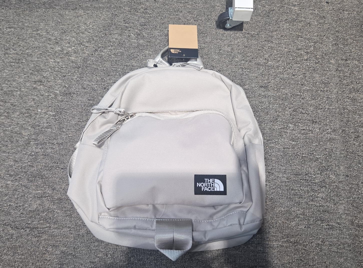 BY014 The North Face 奶白色輕量日常迷你雙肩背包 30x28cm