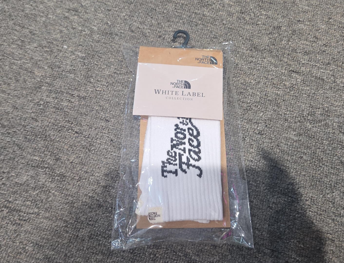 BY021 The North Face 白色刺繡中筒運動襪