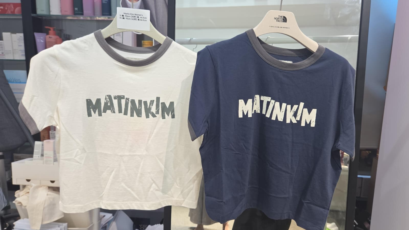 BY061 Matin Kim 撞色滾邊線條字母短版TEE