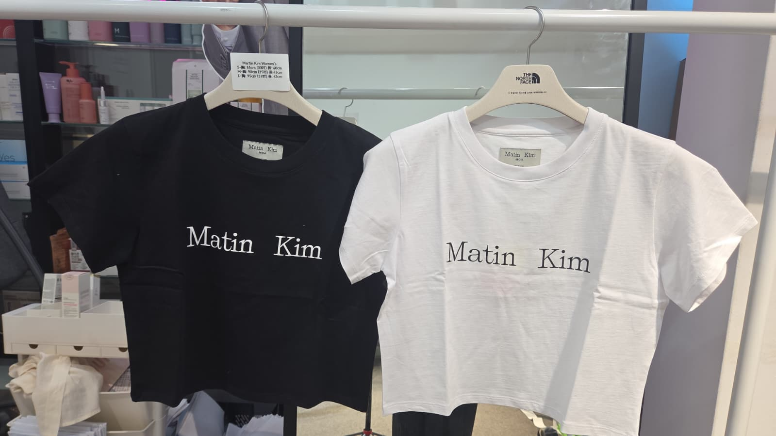 BY063 Matin Kim 襯線體襯線英文字母短版TEE 女裝