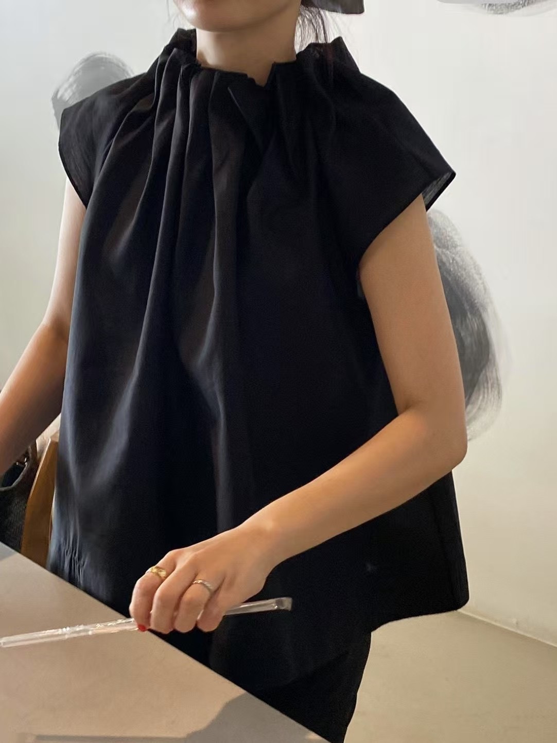 天絲抓褶立領傘背心