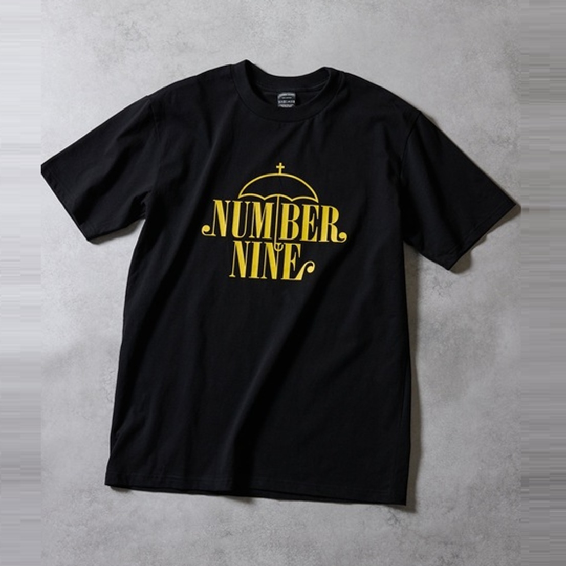 NUMBER NINE LOGO UMBRELLA MOTIF T-SHIRT - BLACK PRE ORDER ITEM (預訂中)