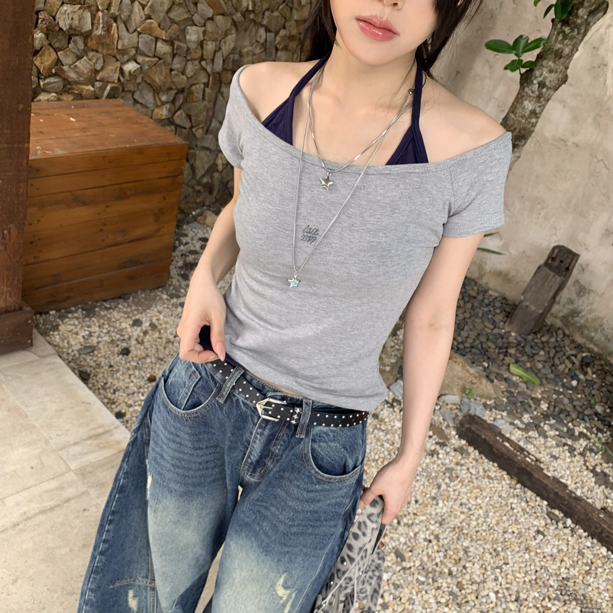ISA_【ISA MADE】個性不對稱 假二件繞脖刺繡上衣_64090