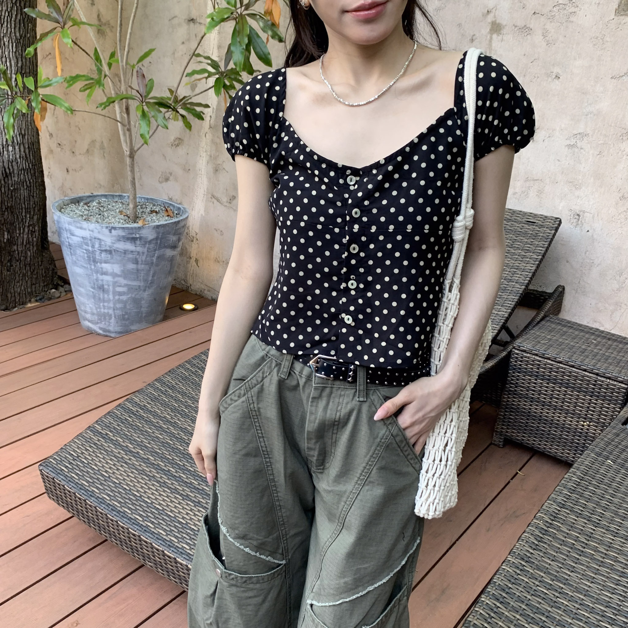 ISA_大波點的愛! 公主袖一字繞脖排釦上衣_65003