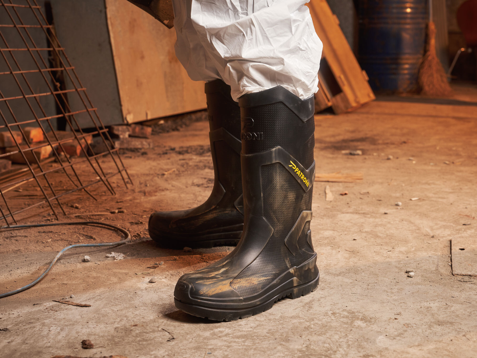 PATRONI 安全鞋，SF2380BLK 極雨鞋，熱銷款黑色安全雨鞋主打輕量、舒適、安全。