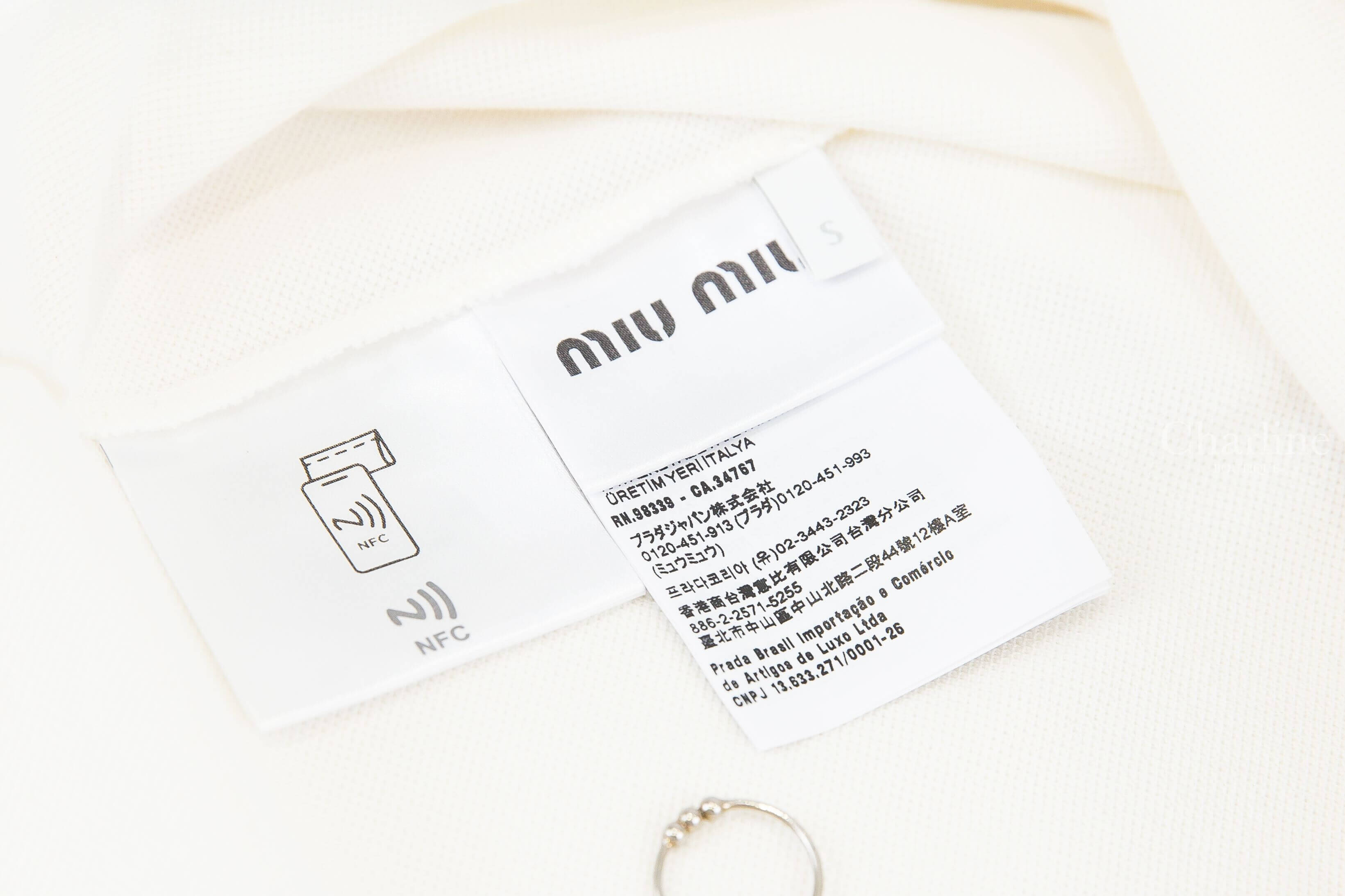 Miu Miu Cotton Piqué Polo Shirt 白底黑色刺繡字母Polo領棉質短袖上衣-Charline Boutique 精品代購