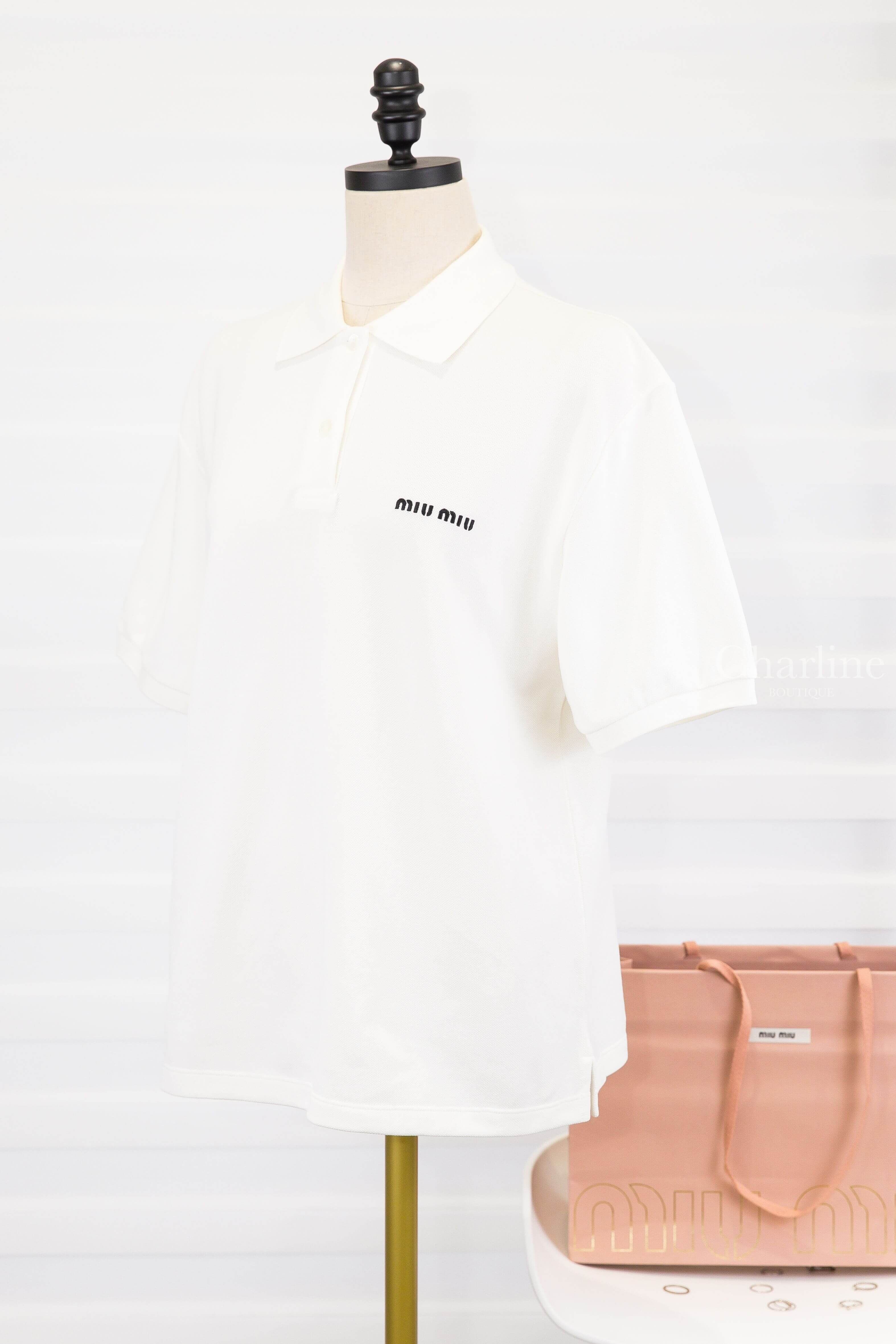 Miu Miu Cotton Piqué Polo Shirt 白底黑色刺繡字母Polo領棉質短袖上衣-Charline Boutique 精品代購
