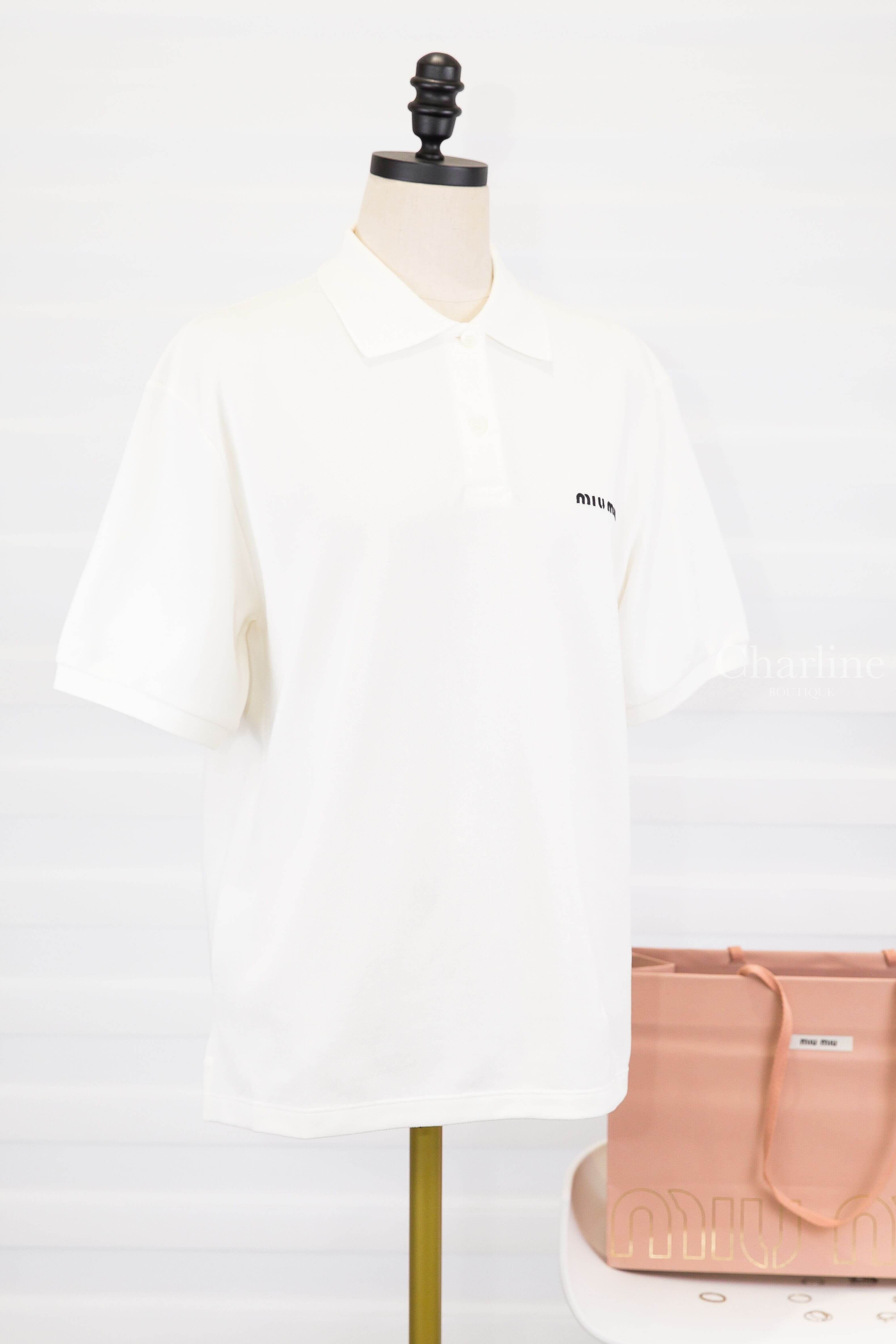 Miu Miu Cotton Piqué Polo Shirt 白底黑色刺繡字母Polo領棉質短袖上衣-Charline Boutique 精品代購
