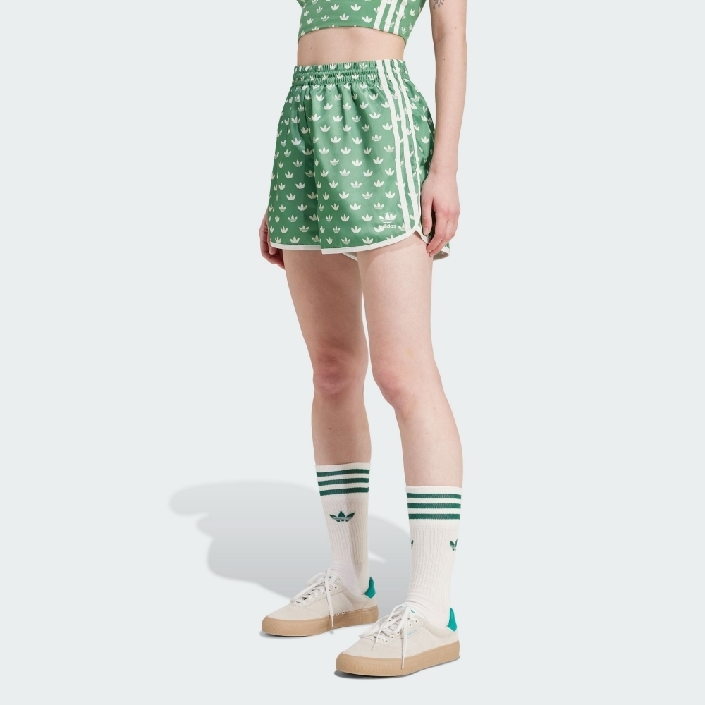 ADIDAS 短褲 MONO 3S SHORTS 綠色 滿版 三葉草 緞面短褲 女 IX0931