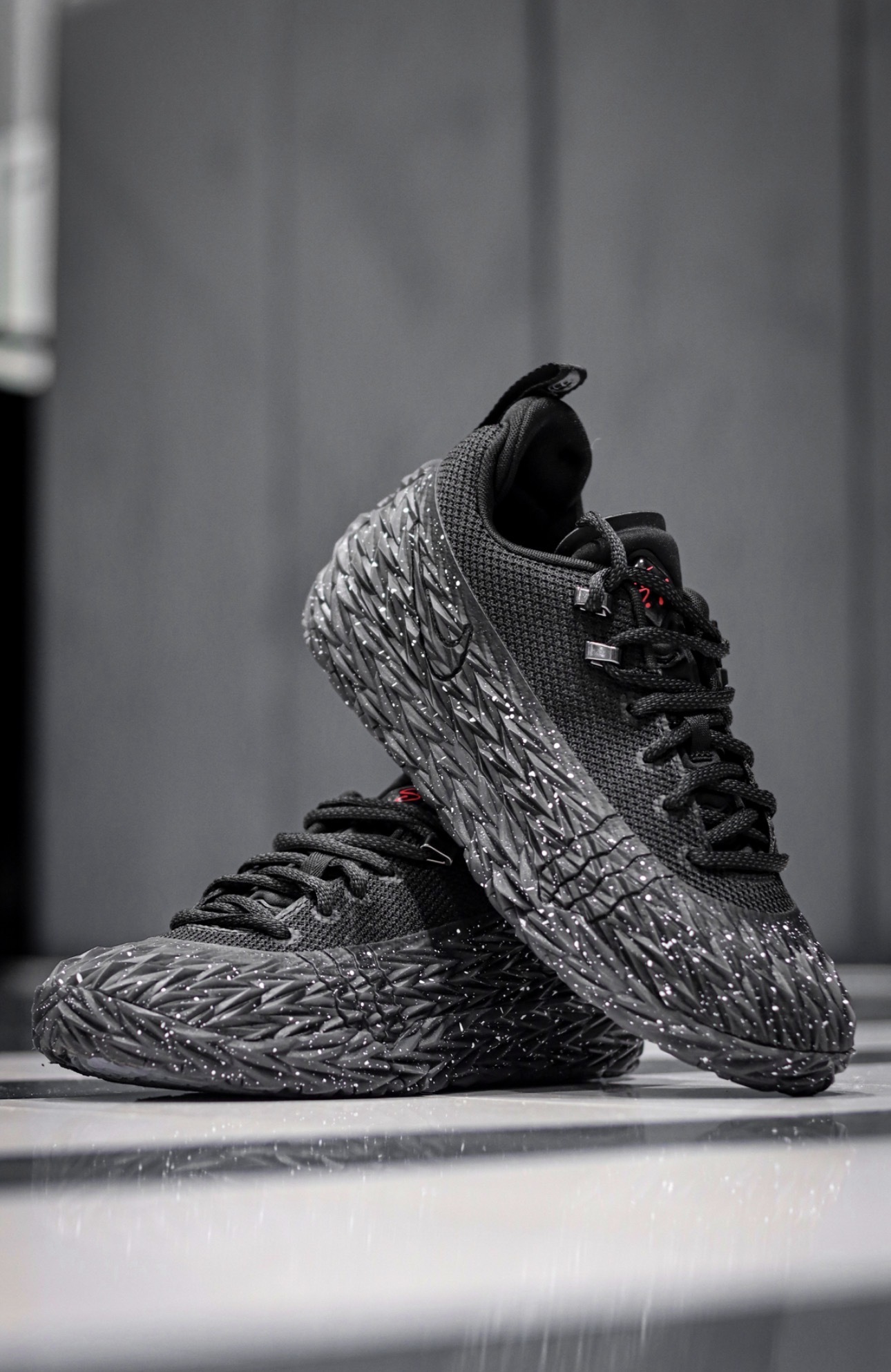 [限量商品不退換] 男鞋 NIKE S.T. CHARGE EP 'Triple Black' 全黑 黑魂 實戰 籃球鞋【IO8062-003】康寧漢 XDR-X