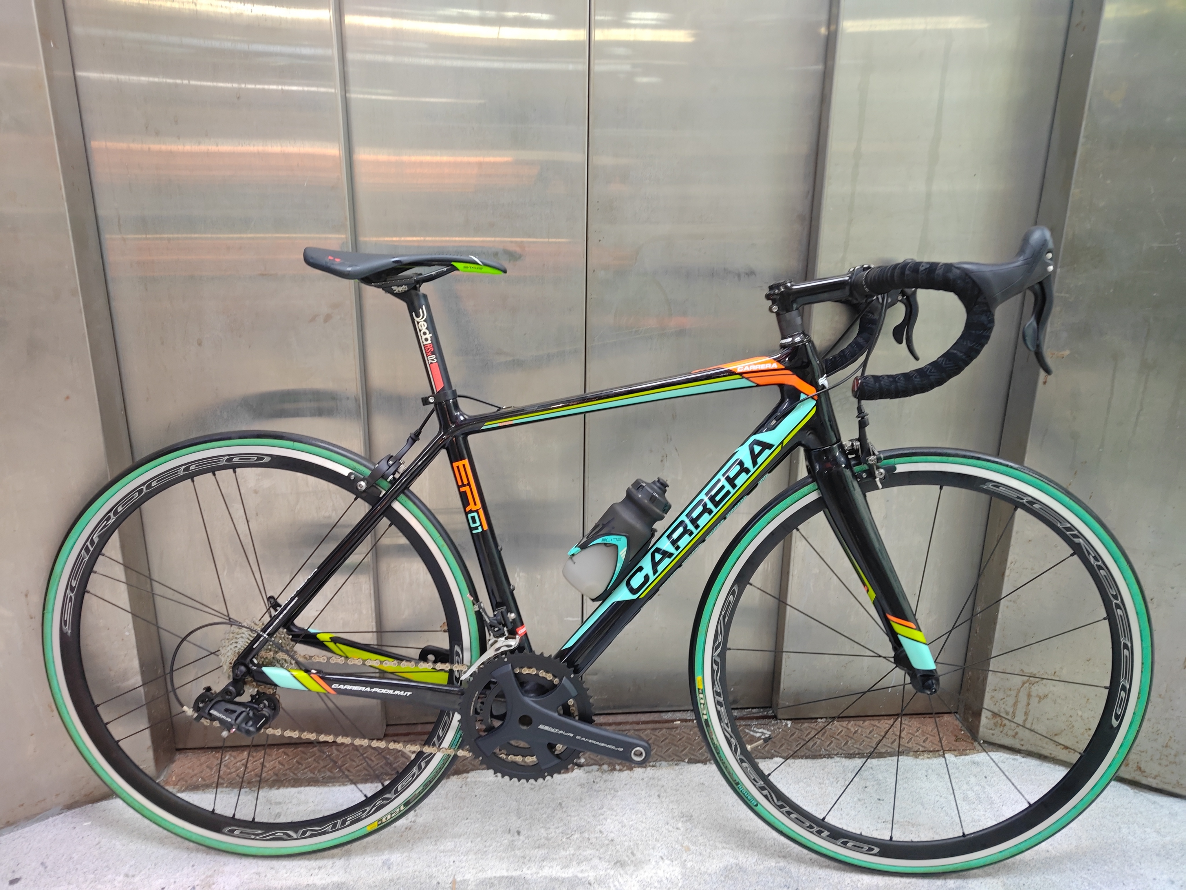 Carrera ER01 進階競賽取向公路車