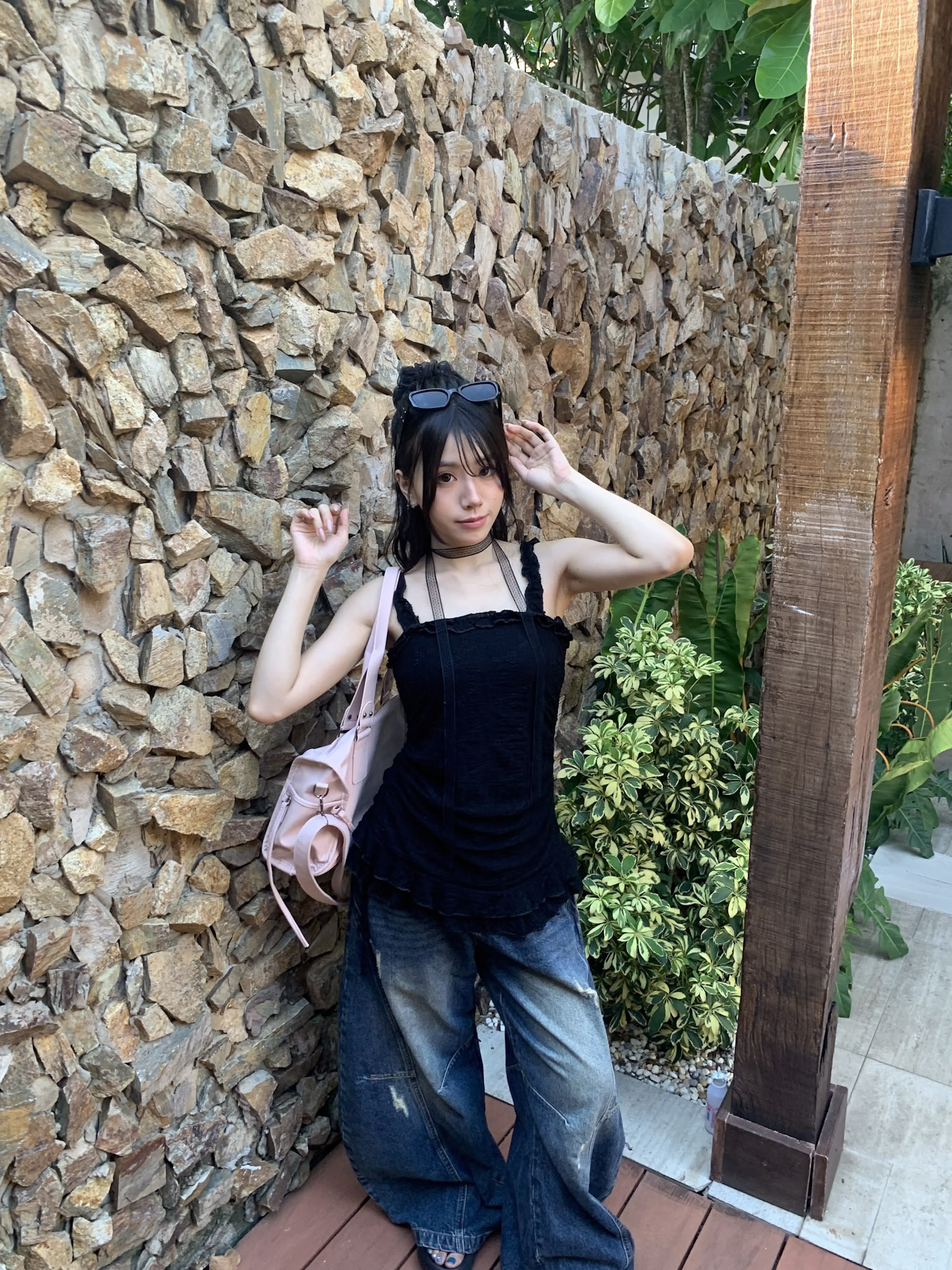 ISA_浪漫同頻 細緻感蕾絲肩緹花側抽皺背心_65111
