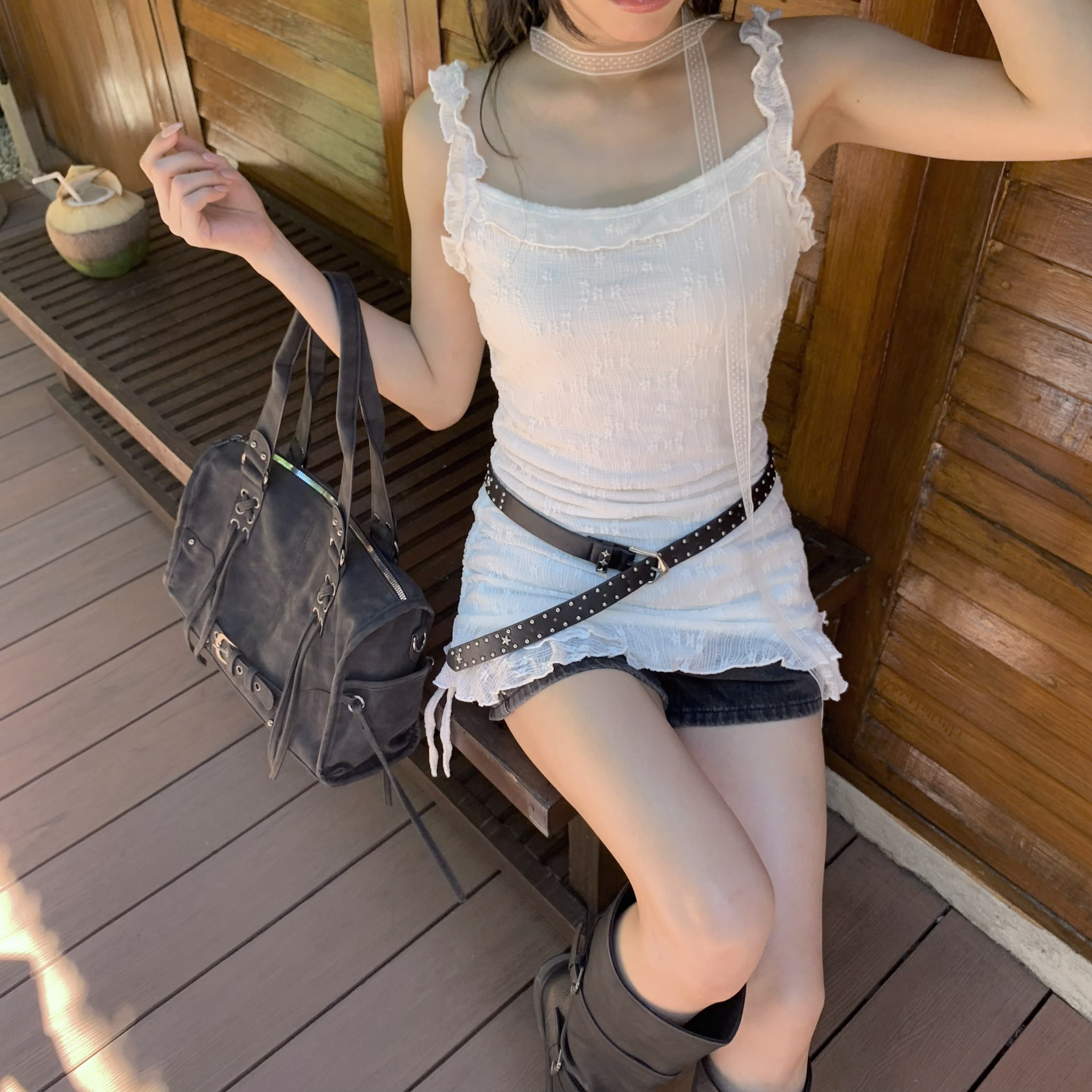 ISA_浪漫同頻 細緻感蕾絲肩緹花側抽皺背心_65111