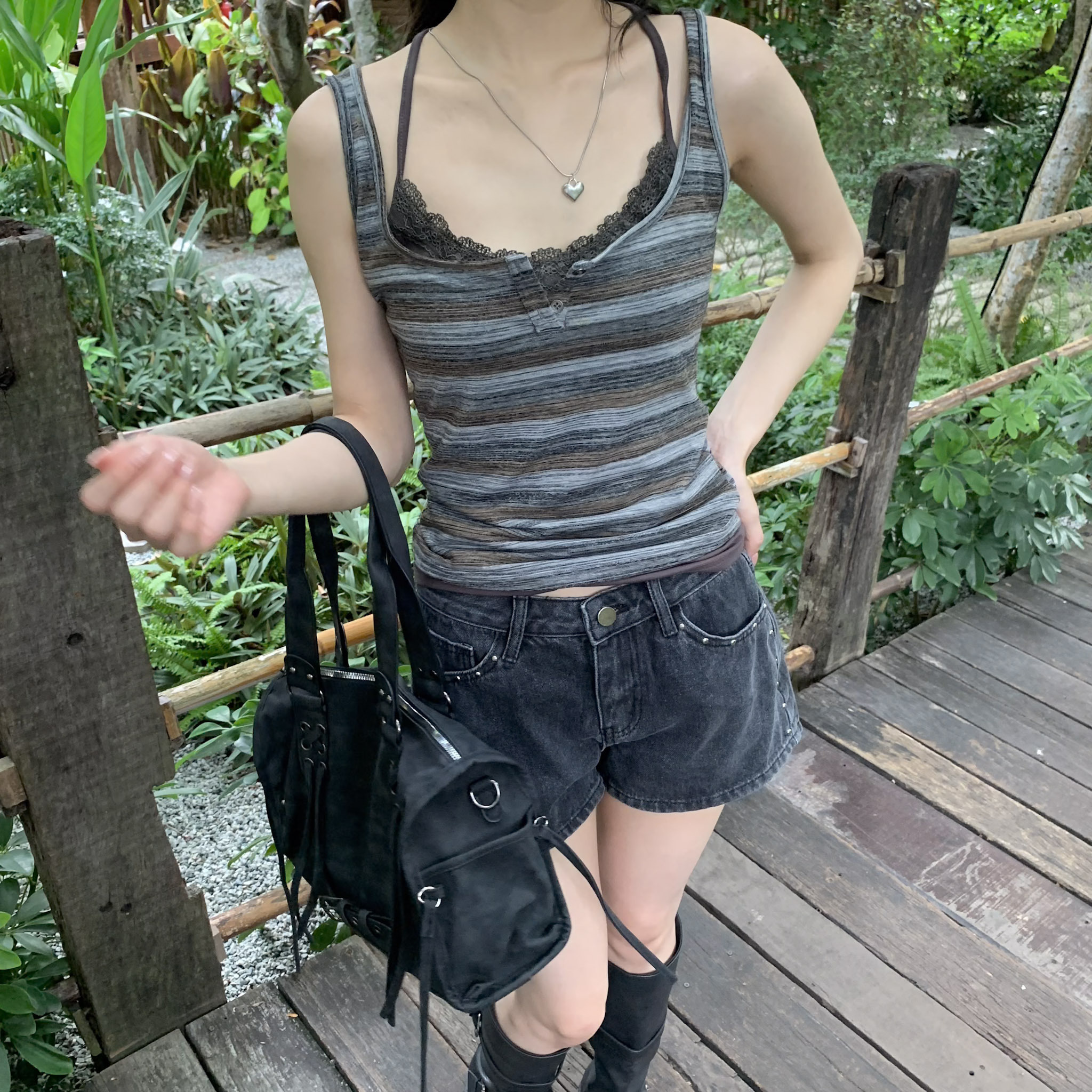 ISA_韓系輕亞感 條紋假二件蕾絲繞脖背心_65121