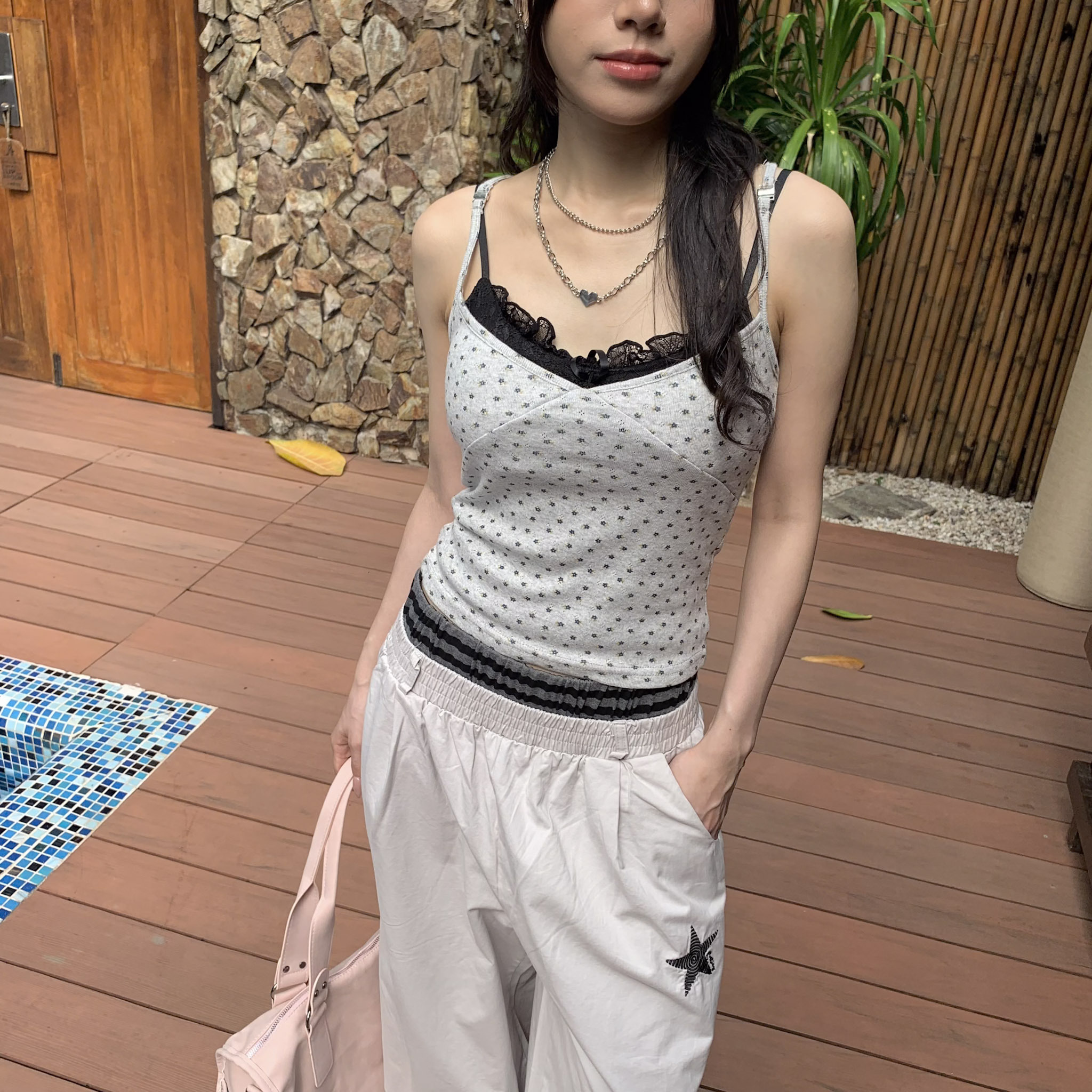 ISA_把碎花穿進夏天 俐落剪裁美背修身背心_65133