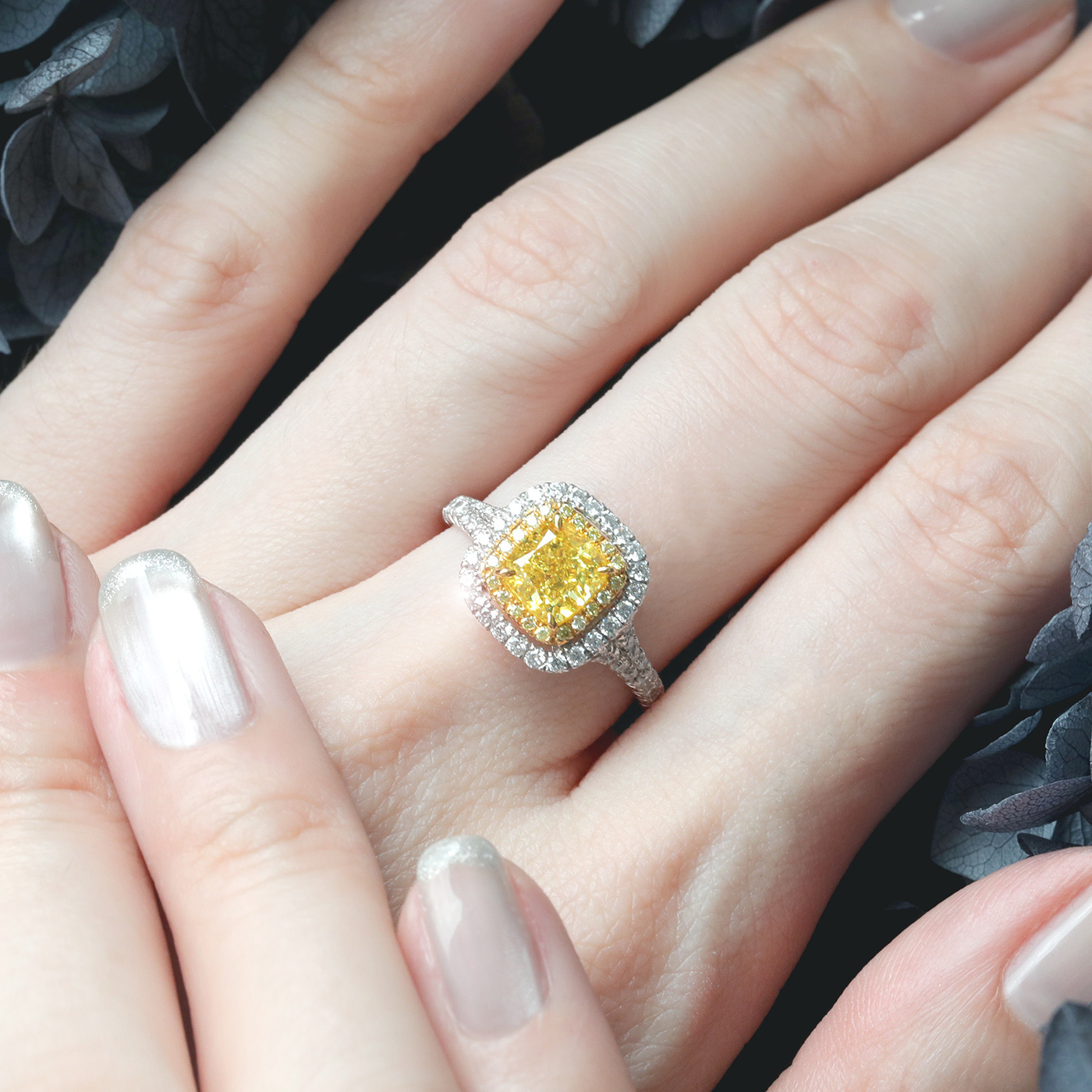 蜜光雙環 — GIA1.39克拉黃彩戒指