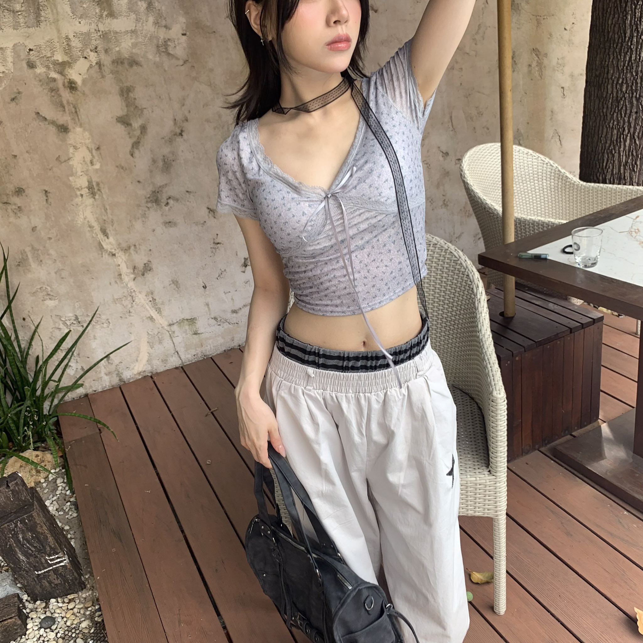 ISA_迷人碎花 (含胸墊)微醺蕾絲花邊上衣_65135