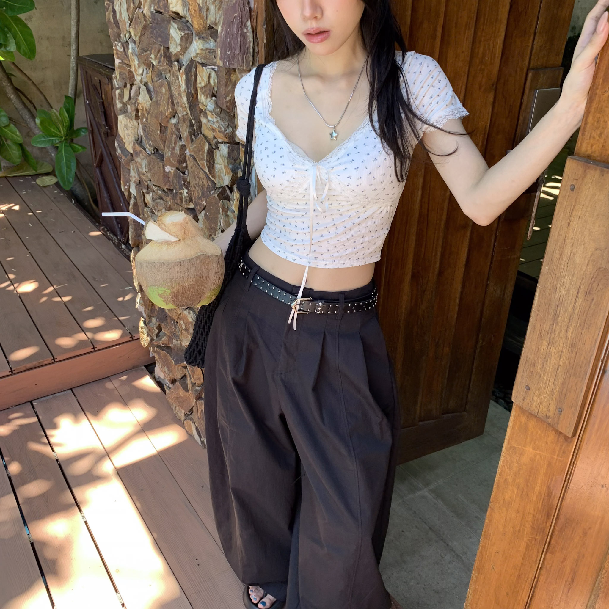 ISA_迷人碎花 (含胸墊)微醺蕾絲花邊上衣_65135