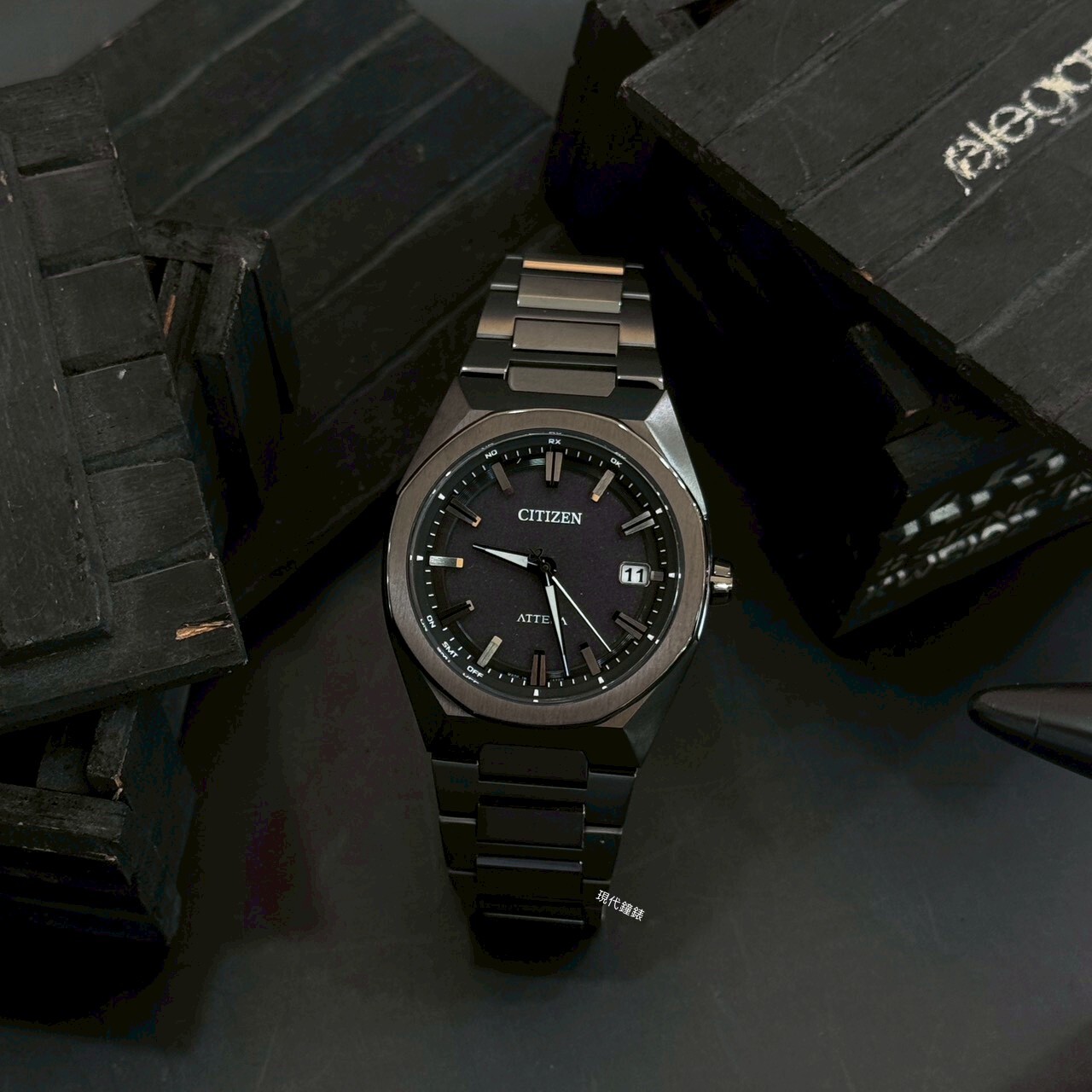 【CITIZEN 星辰】ATTESA八角率性電波系列(黑) CB3045-61E 39mm 現代鐘錶
