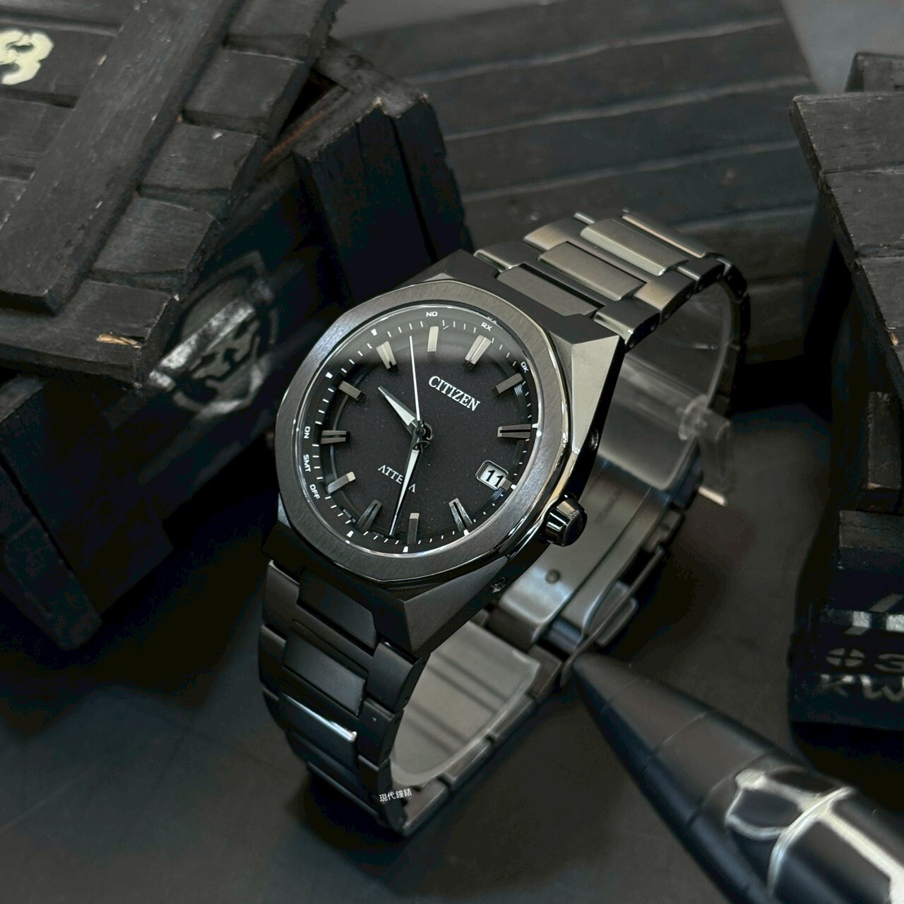 【CITIZEN 星辰】ATTESA八角率性電波系列(黑) CB3045-61E 39mm 現代鐘錶