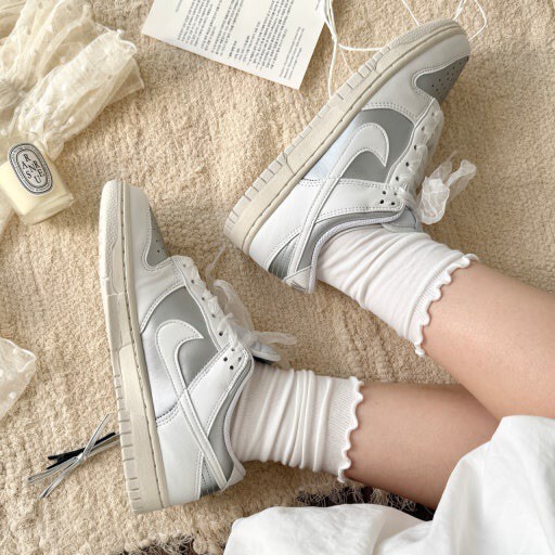 【Luxury】 張員瑛同款 Nike 休閒鞋 W Dunk Low Next Nature 女鞋 白 銀 經典 復古 IB7311-001 經典銀白NIKE 月光芭蕾 緞帶絲綢 白銀