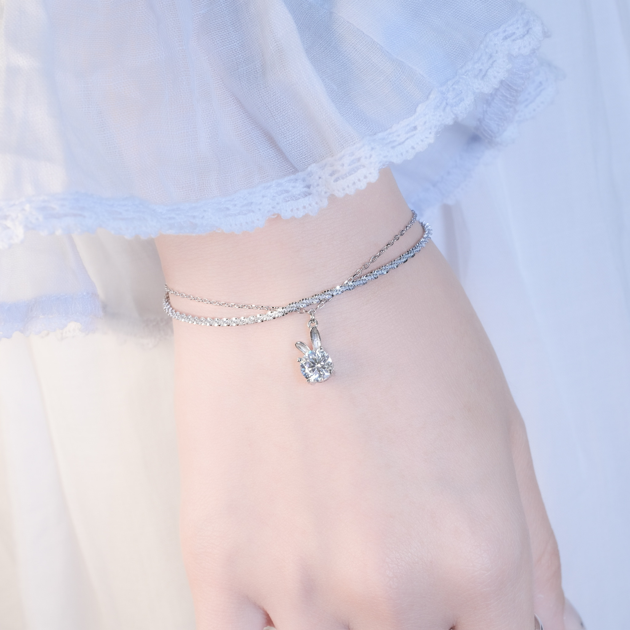 | 925純銀・ 厚鍍白金 ・莫桑石 | 鑽光溫暖小兔雙層手鏈 | BR1616 |