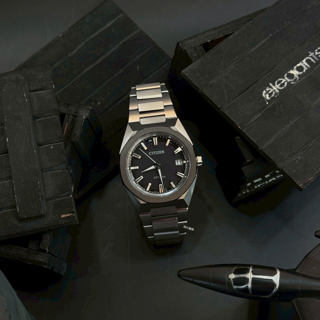 【CITIZEN 星辰】星辰-ATTESA八角率性電波系列(銀) CB3044-55E 39mm 現代鐘錶
