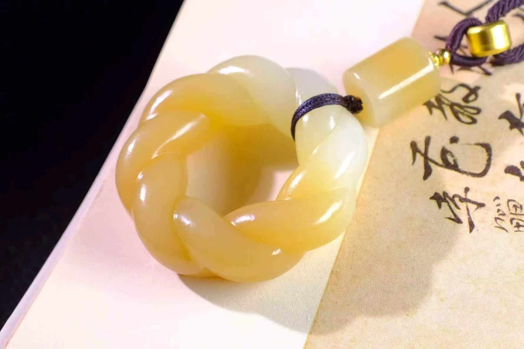 62373 和田玉絞絲扣
