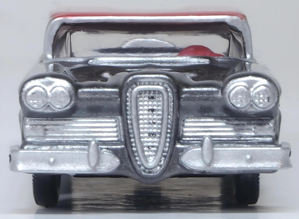 Oxford 87ED58008 HO規 1958 Edsel Citation 豪華轎車－銀灰／餘燼紅