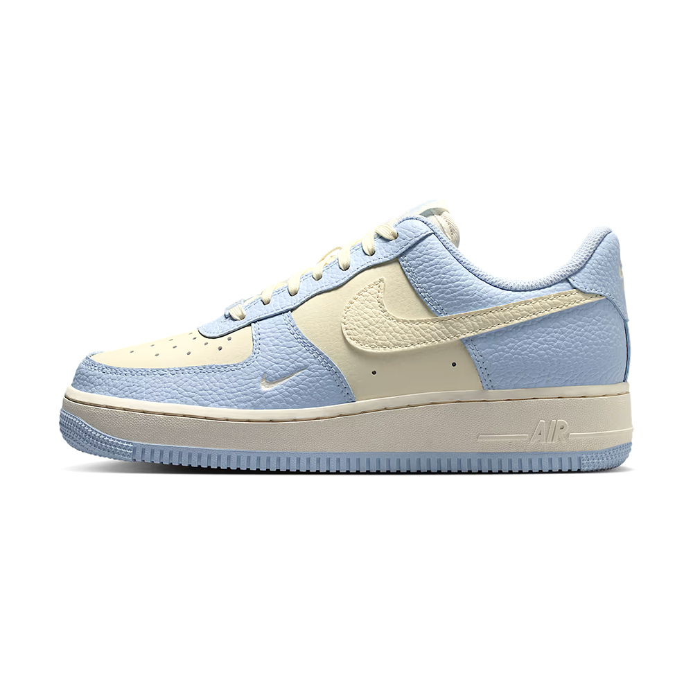 Nike Air Force 1'07 女鞋 米白淺藍色 小勾 AF1 運動 休閒鞋 IV3222-400